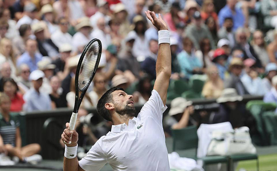 爱游戏体育-德约科维奇重要时刻晋级下一阶段，皇家马德里带队取胜！